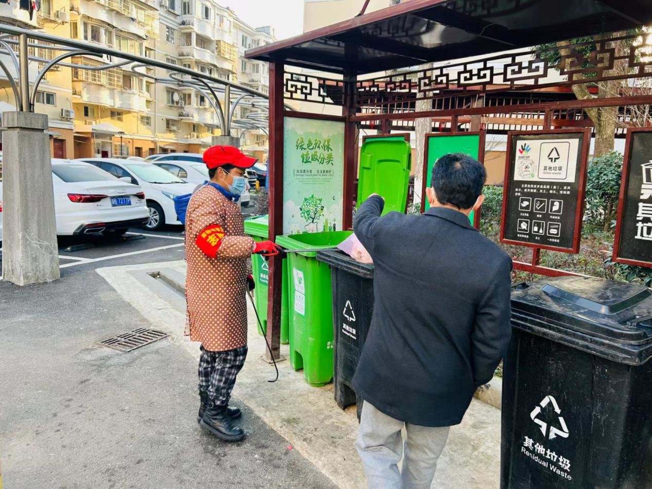 首南街道南裕社区又拉起了一支分类督导志愿队伍