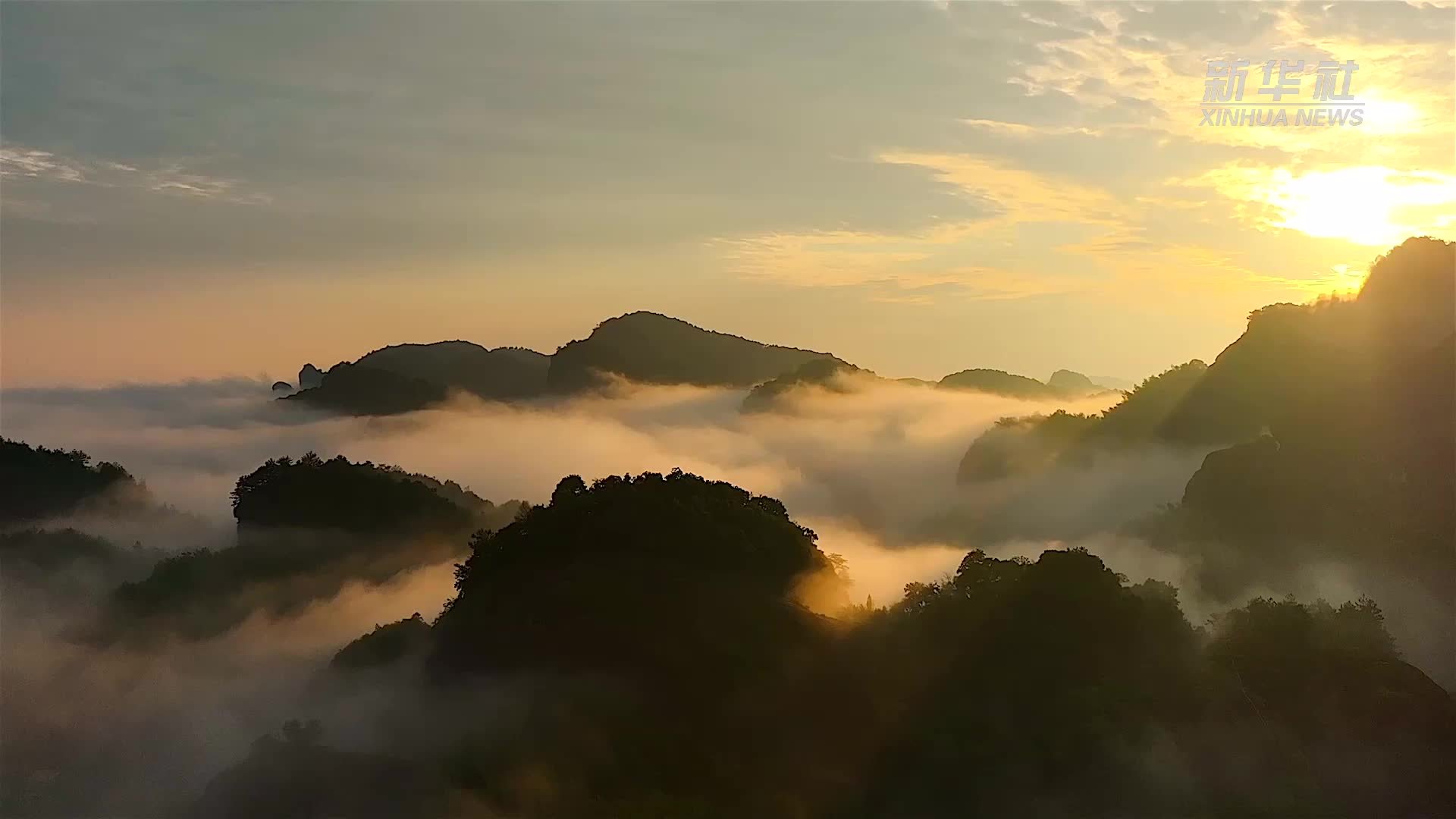 江西鹰潭龙虎山：点亮灯火阑珊  相聚山水“画卷”