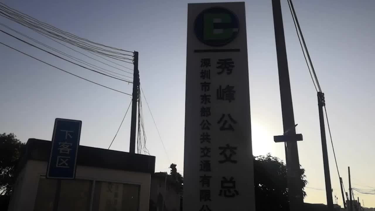 公交司机拾获价值6.5万快递包裹，车队找到配送点归还