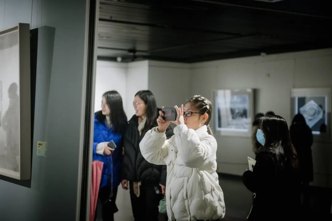 “集萃——中国现当代版画家作品展”展览中期仪式及学术活动在宜春举办