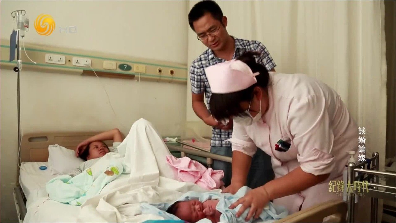 婚姻是关乎幸福的课题，两个人相互支撑和陪伴，有了孩子家才变得完整