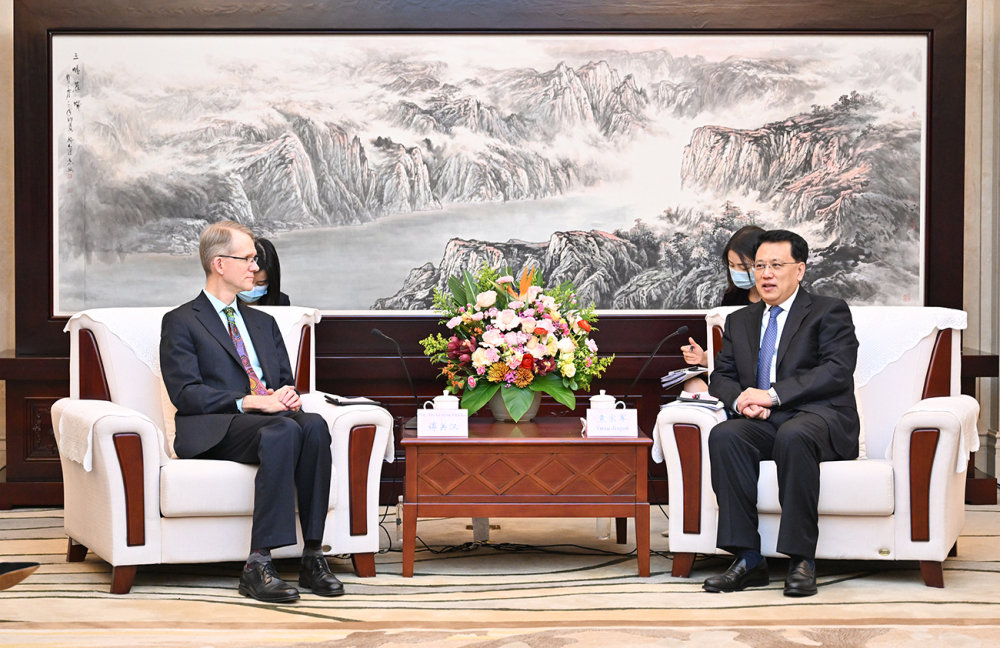 2月16日，重庆市委书记袁家军会见澳大利亚驻华大使傅关汉一行。苏思 摄