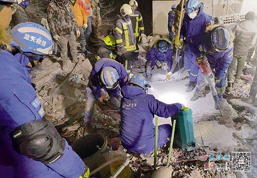 (图片由江西人防蓝天救援队前线队员拍摄)