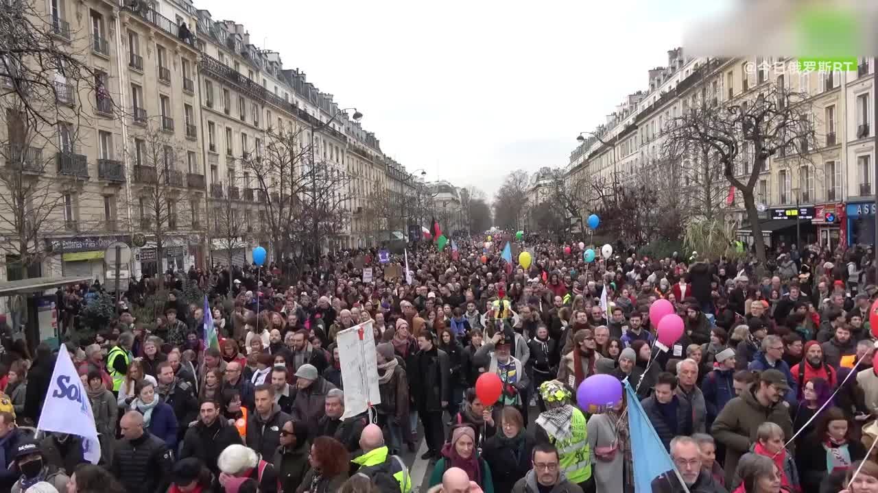 反对退休改革，法国巴黎近10万人集会抗议