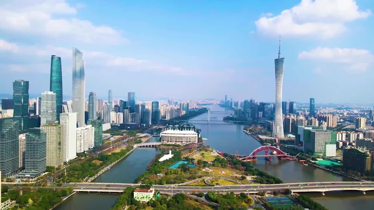 高质量发展看“智车之城”：60秒下线一台车，一键启动汽车低空飞行