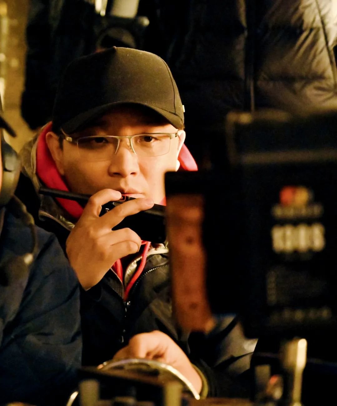 视觉导演陆贝珂在拍摄现场。