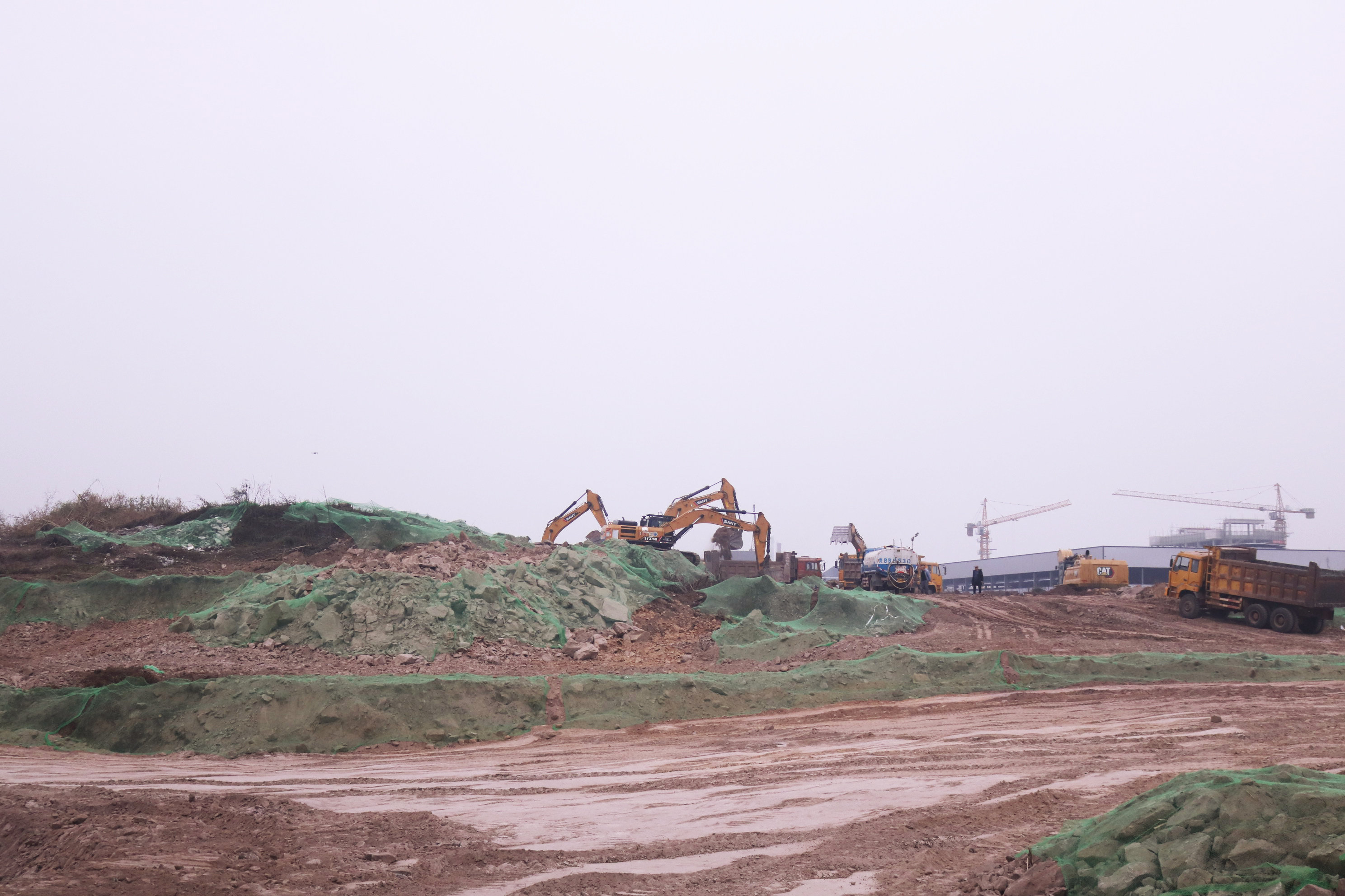红马天泰新能源正极材料研发生产基地建设现场
