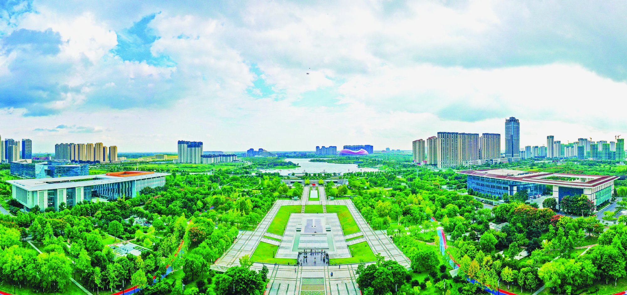 人民公园色彩斑斓,景色迷人。本报记者 倪 军 陈海涛 摄