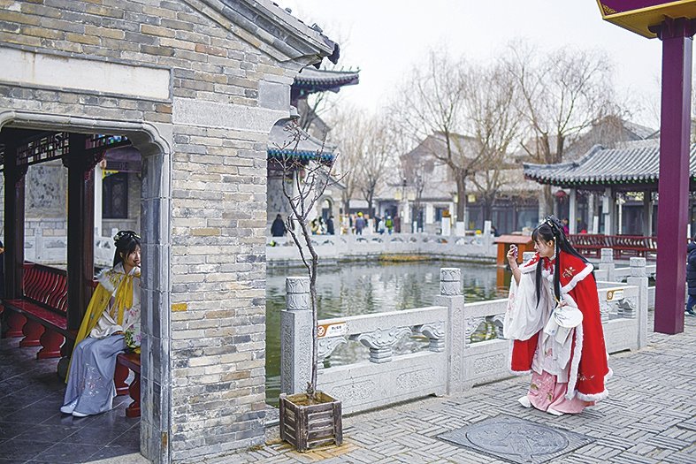 济南百花洲仿古建筑修缮一新