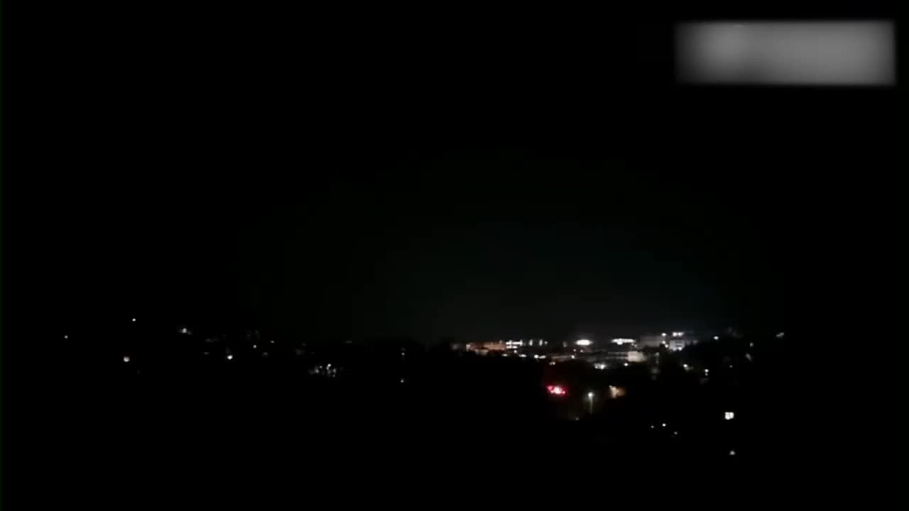 现场画面丨小行星Sar2667“撞”进地球，爆出绚丽火花