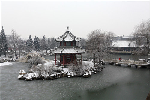 从“雪香园”到“城市蓬莱”，雪后的古莲花池究竟有多美？
