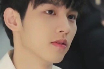 网友评价哇唧唧哇新人像陈飞宇，可别像他塌了