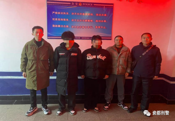 景德镇两男子假意买烟 店主拿出来后抢了就跑