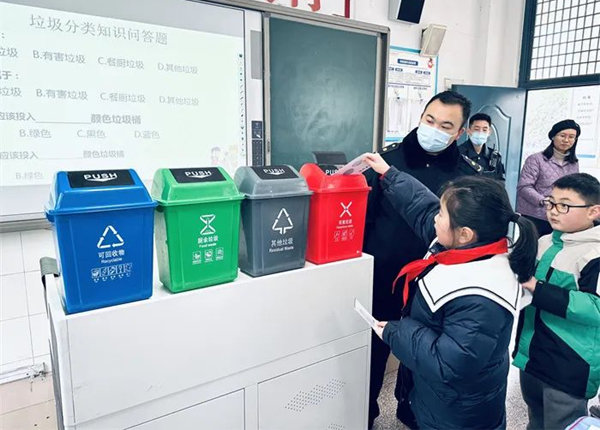 合肥市南国花园小学学子迎来一堂特殊的“开学第一课”凤凰网安徽_凤凰网