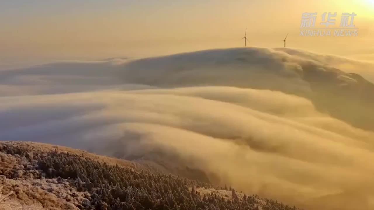 湖南新化：大熊山漫山雾凇云海似仙境