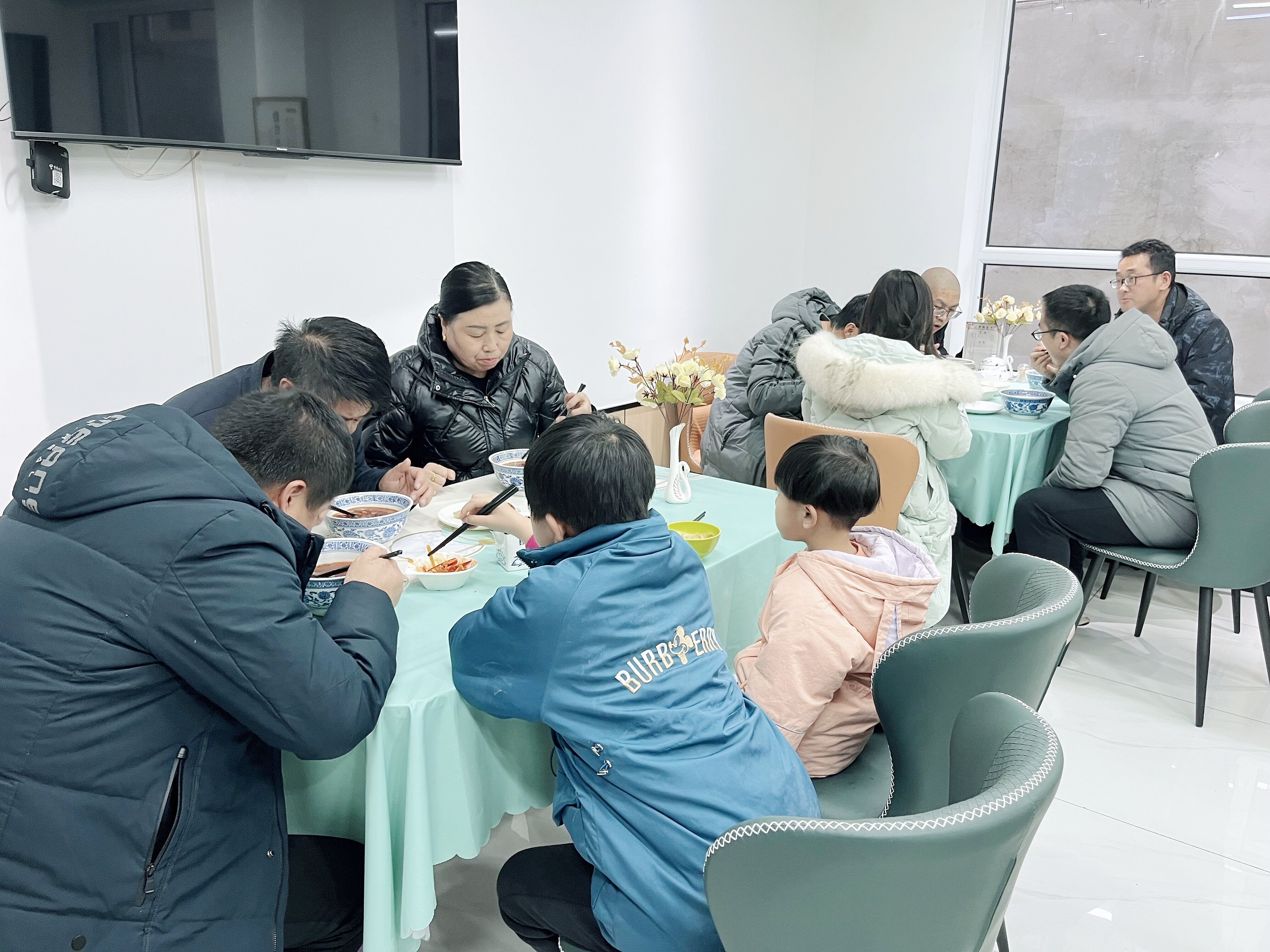 华亭开设社区餐厅 银发族家门口享“幸福滋味”