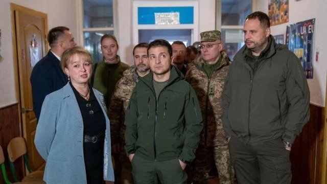 2019年12月泽连斯基与普京首次会晤，明确表示不会执行《明斯克协议》