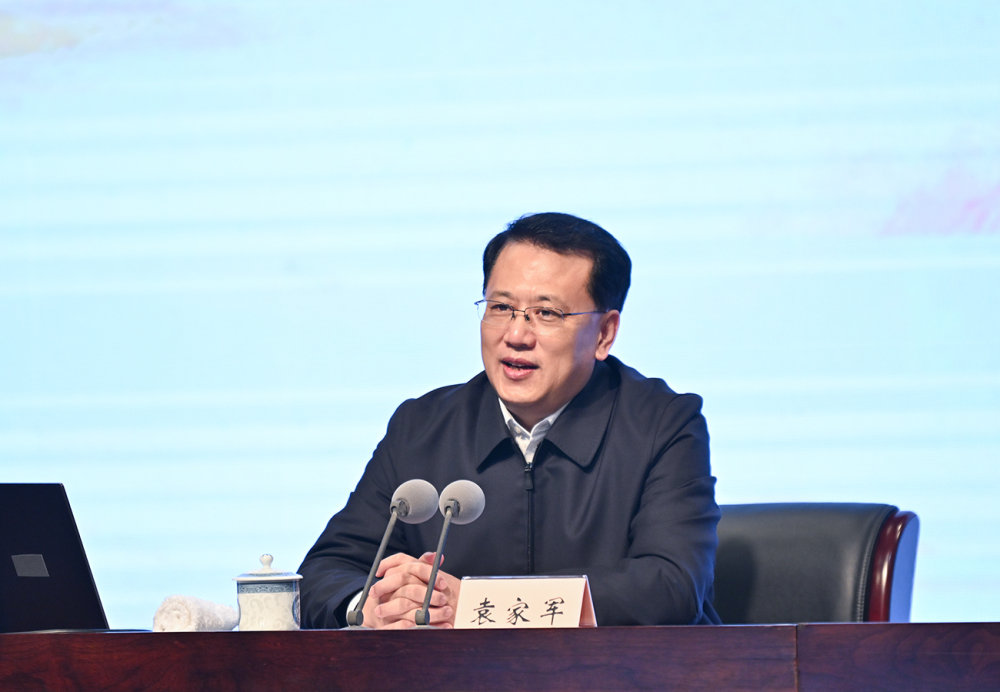 2月22日下午，在重庆大学，重庆市委书记袁家军向广大师生宣讲党的二十大精神。苏思 摄