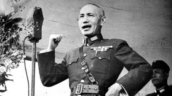 1937年七七事变爆发，蒋介石发表庐山谈话宣布全面抗战