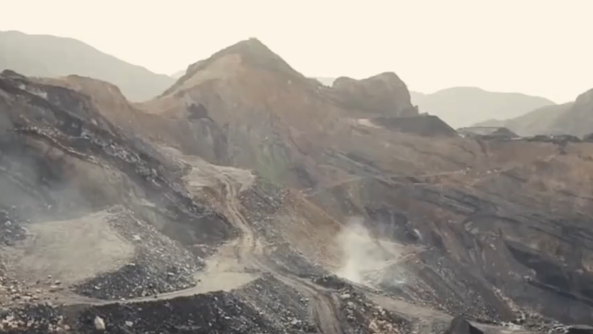 内蒙古煤矿坍塌事故：号称“安全”的露天煤矿为何会发生事故？ - 知乎