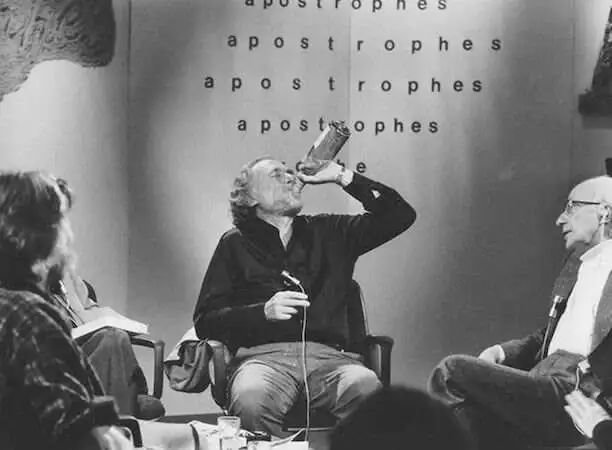 1978年布考斯基在法国读书电视节目上喝酒