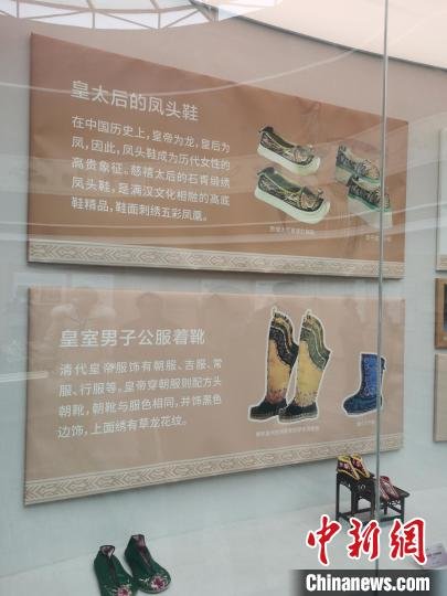 图为河南睢县“中国鞋都博物馆”展品。　刘鹏 摄