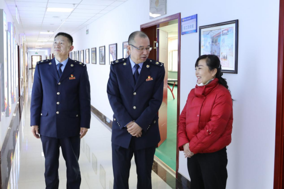 全国人大代表白晓艳(图右)受邀到访张掖市税务局