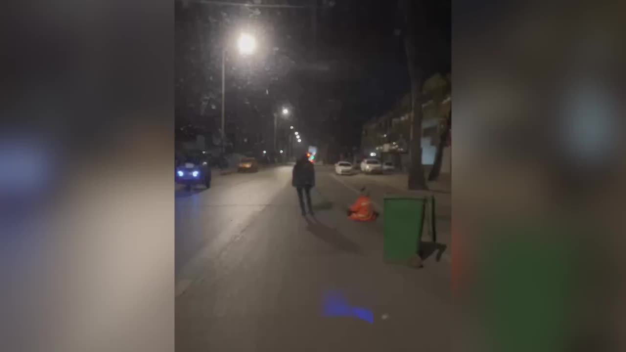 临沂一女子手持铁棍殴打环卫工，警方：环卫工正接受治疗