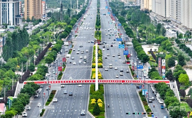 蓬勃发展中的兰州新区城市一角（央广网发 兰州新区党工委办公室 供图）