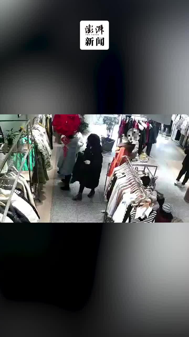 女子顺手牵羊偷走店内衣物,民警迅速破案_凤凰网视频_凤凰网