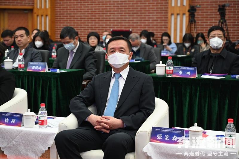 ▲中国作协党组书记、副主席张宏森