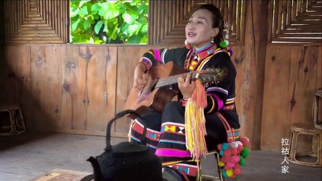 传承传统文化的同时不忘与时俱进，李娜倮用歌声传承拉祜文化
