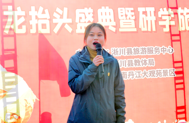 ——教师携孩子们共同诵背《弟子规》