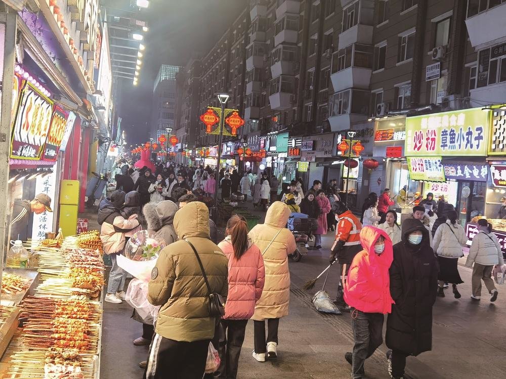 喧嚣的夜市、灯火通明的商场，长春这座城市正有序恢复生机和活力。