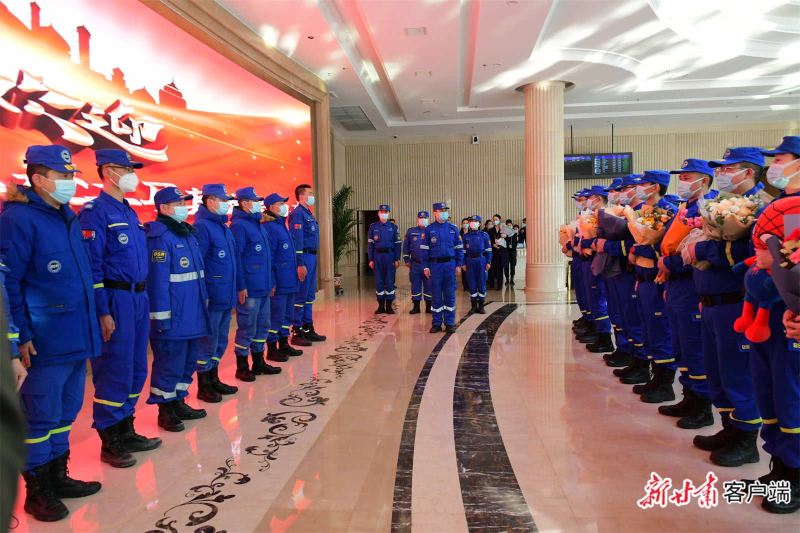 欢迎英雄回家！甘肃首批驰援土耳其“蓝天勇士”凯旋