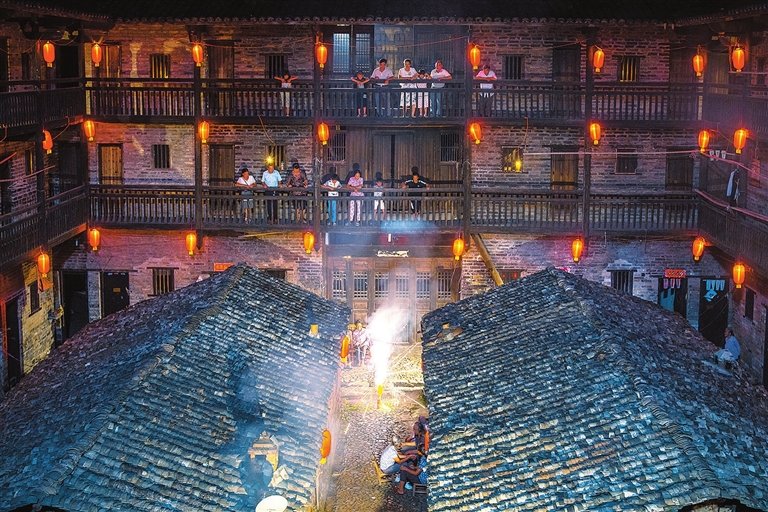 围屋人家的“小夜曲”。