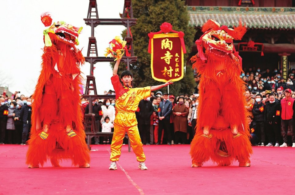 2月21日,襄汾县陶寺乡陶寺村舞狮表演李现俊摄