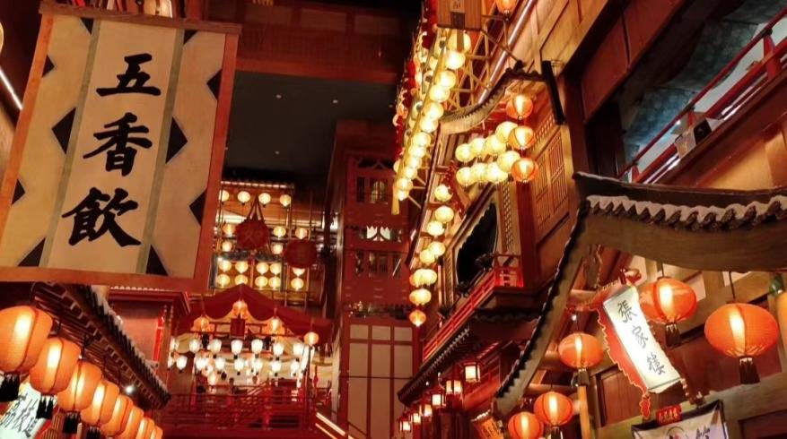 图为西安长安十二时辰室内街区 田紫涵 摄