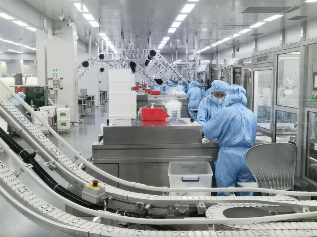 图为费森尤斯卡比（南昌）医疗器械有限公司的生产车间。新华社记者郭杰文 摄