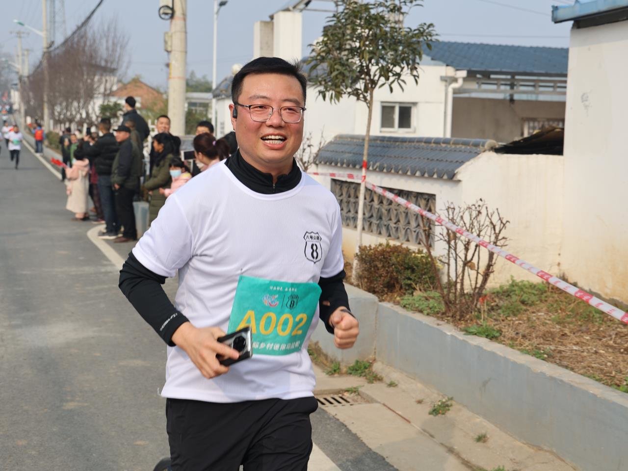 “世纪盛康杯”鄠邑区秦岭国际乡村迷你马拉松“8号公路”激情开跑