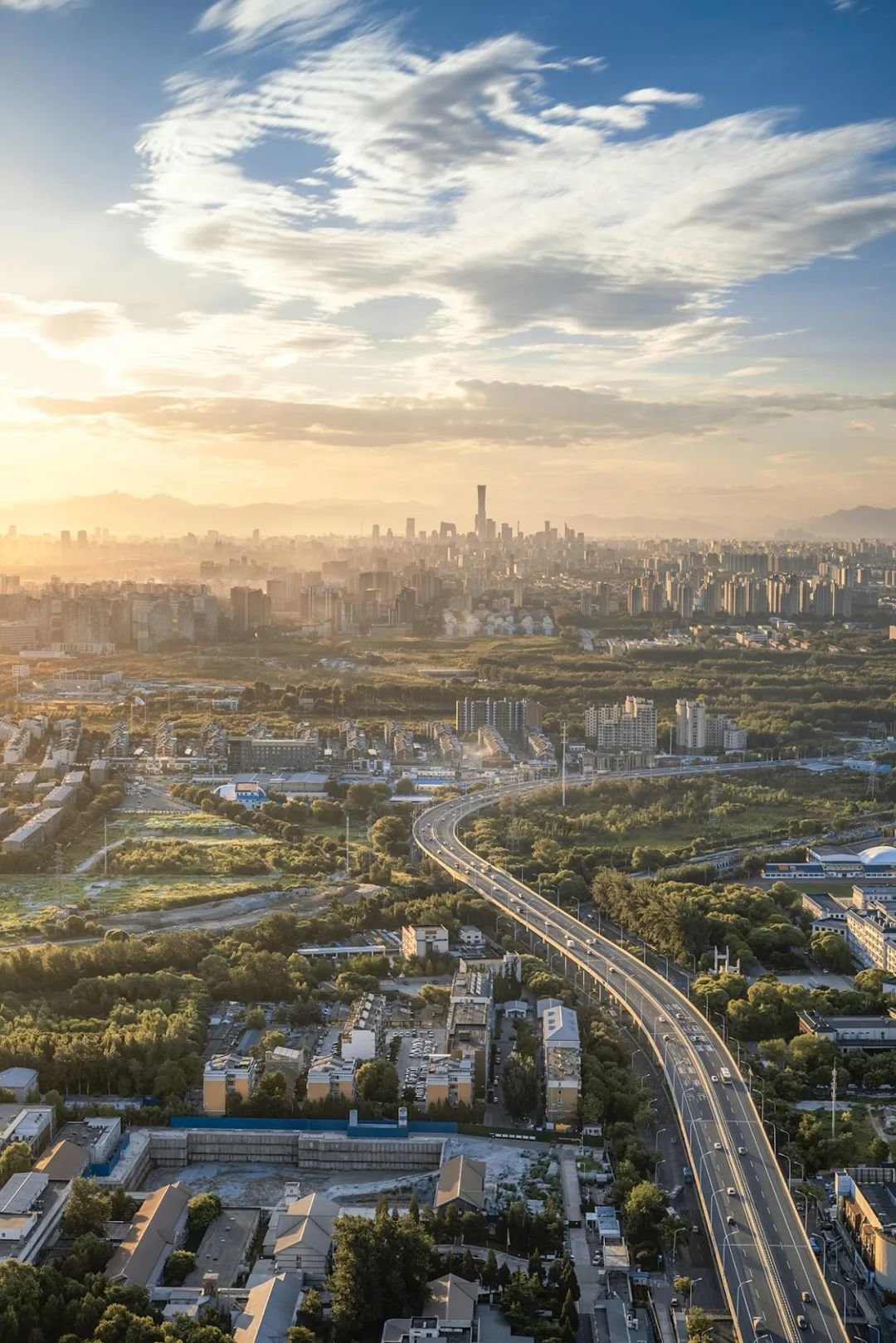 在北京东部郊区,远望国贸cbd.图 /视觉中国