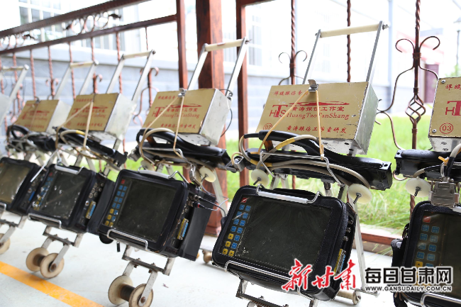 b超仪器什么牌子好2000公里铁路线上的＂钢轨神探＂，探伤做＂B超＂有一套_https://www.jmylbn.com_新闻资讯_第4张