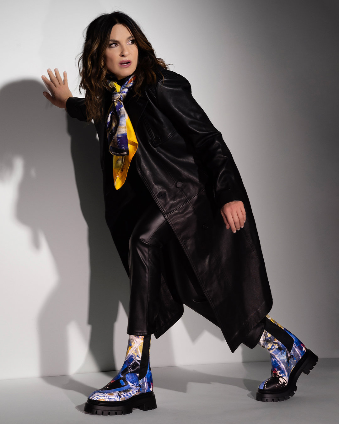 STUART WEITZMAN携手纽约潮牌KIDSUPER打造限定胶囊系列 艺想奇思 潮履幻塑