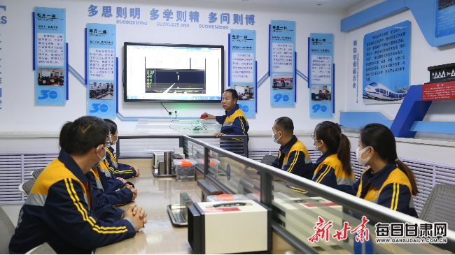 b超仪器什么牌子好2000公里铁路线上的＂钢轨神探＂，探伤做＂B超＂有一套_https://www.jmylbn.com_新闻资讯_第3张