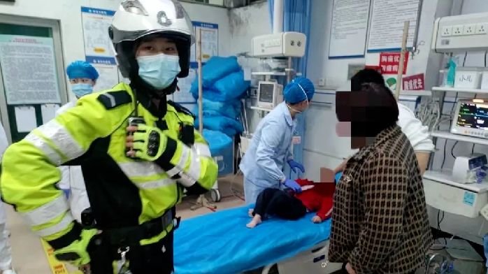 00后女铁骑“咆哮式”开道,救了一条命_凤凰网财经_凤凰网