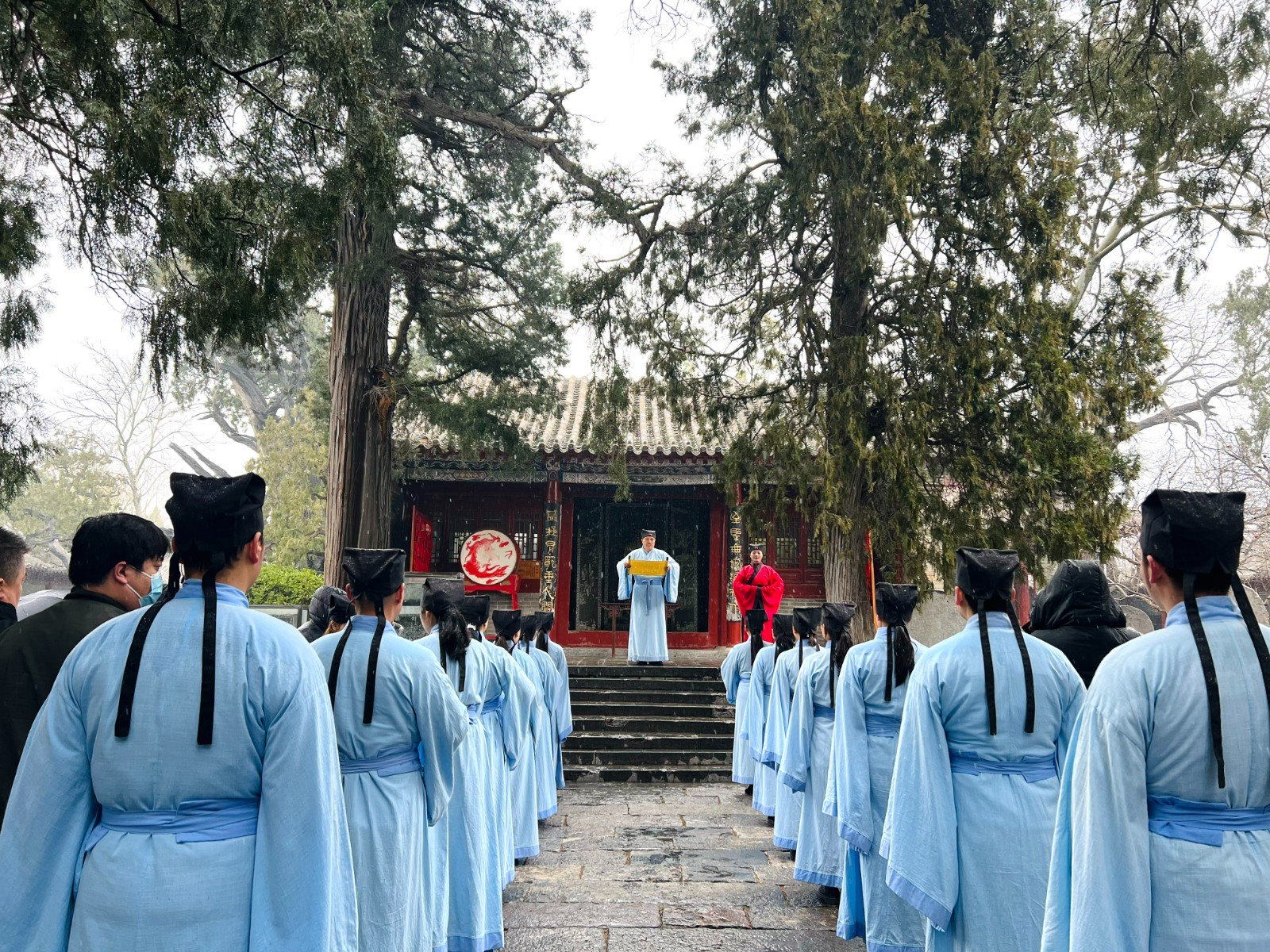 先圣殿前举行拜师仪式