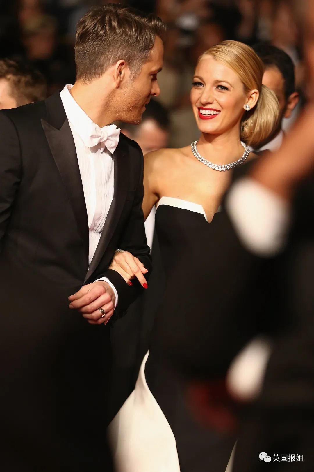 S女王”又又又又生娃了！和“死侍”8年生4胎，高颜值夫妻互怼互黑日常笑翻全网！_凤凰网, image size:1080x1620