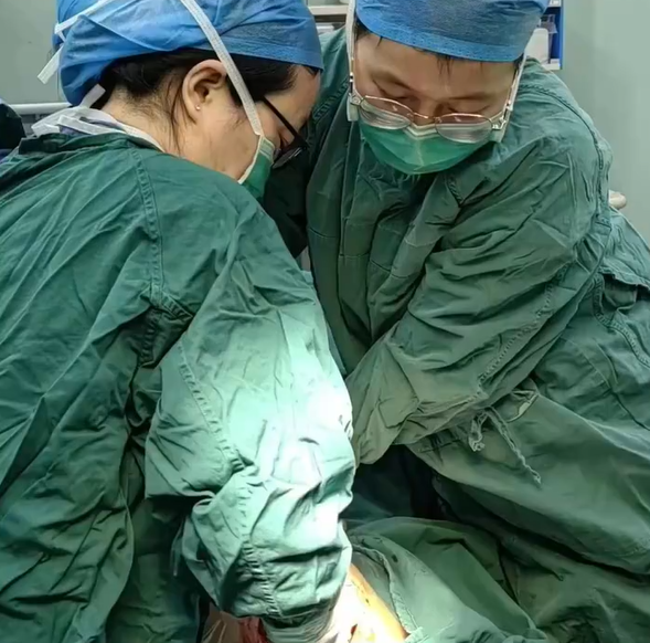 凤凰晚报|国家医保局回应个人账户“钱少了”;泽连斯基谈与中国接触的重要性