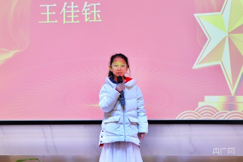 晋升业余5段后，王佳钰分享自己的学棋经验。（央广网发 甘肃棋院 供图）