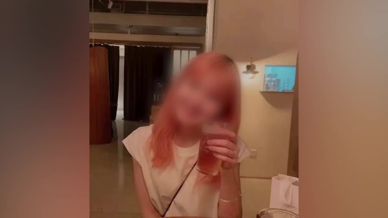 因染粉发被网暴的24岁女研究生去世：曾和抑郁症抗争半年多
